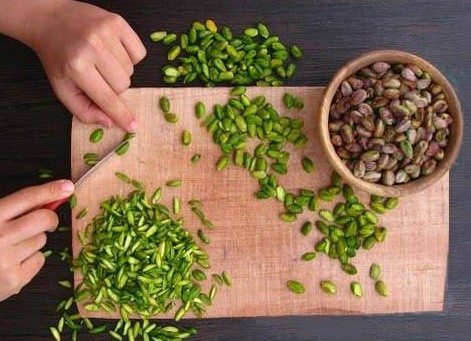 خلال پسته رفسنجان مناسب قنادی ها و صنایع غذایی